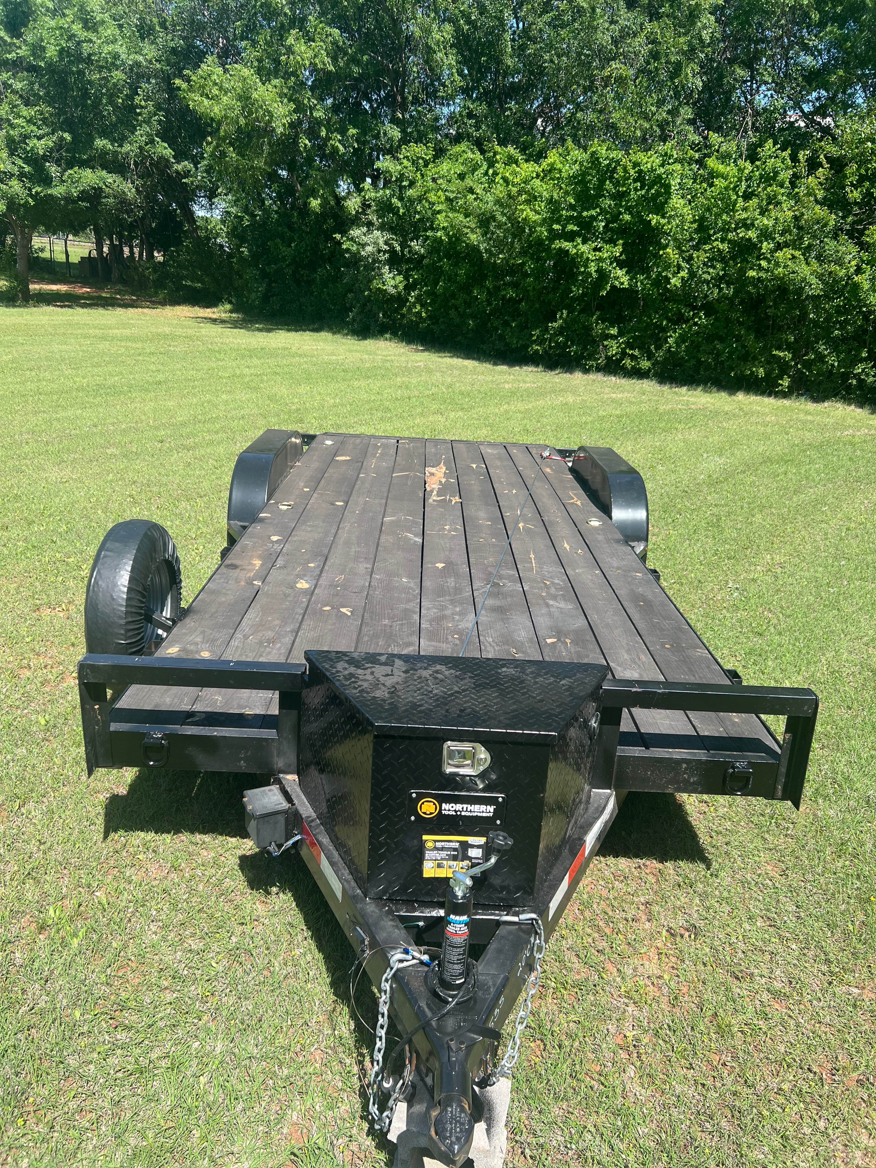 Car hauler trailer side view for rent near Oklahoma City